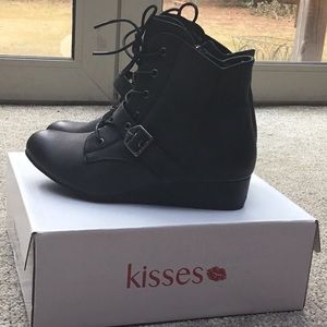 Black booties. BRAND NEW